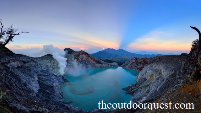 Wisata Kawah Ijen Banyuwangi Si Api Biru yang Tidak Boleh Terlewatkan